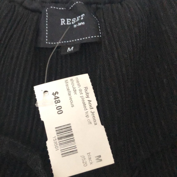 Off the Shoulder Top - Picture 5 of 6